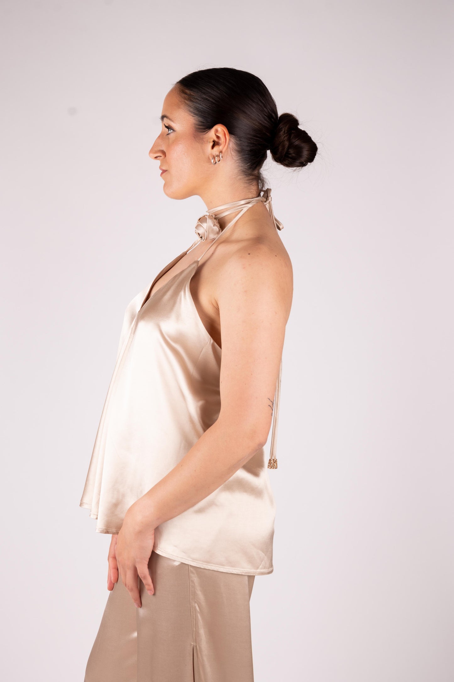 Fracomina Top in raso satin con fiore FQ25ST2005W51701 150 Fracomina Gold