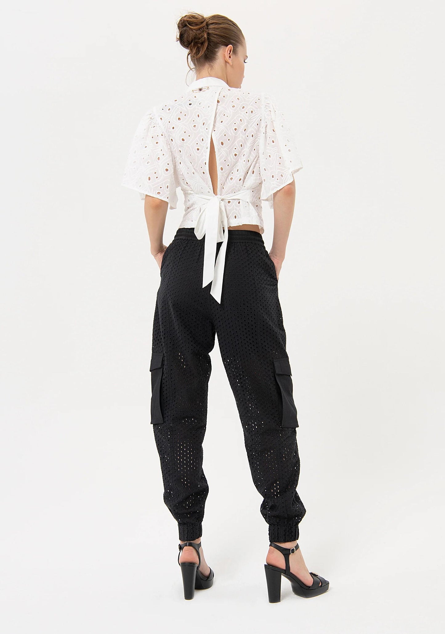 Fracomina pantalone cargo in pizzo San Gallo FJ24SVC001W40401 053 Fracomina Easy chic