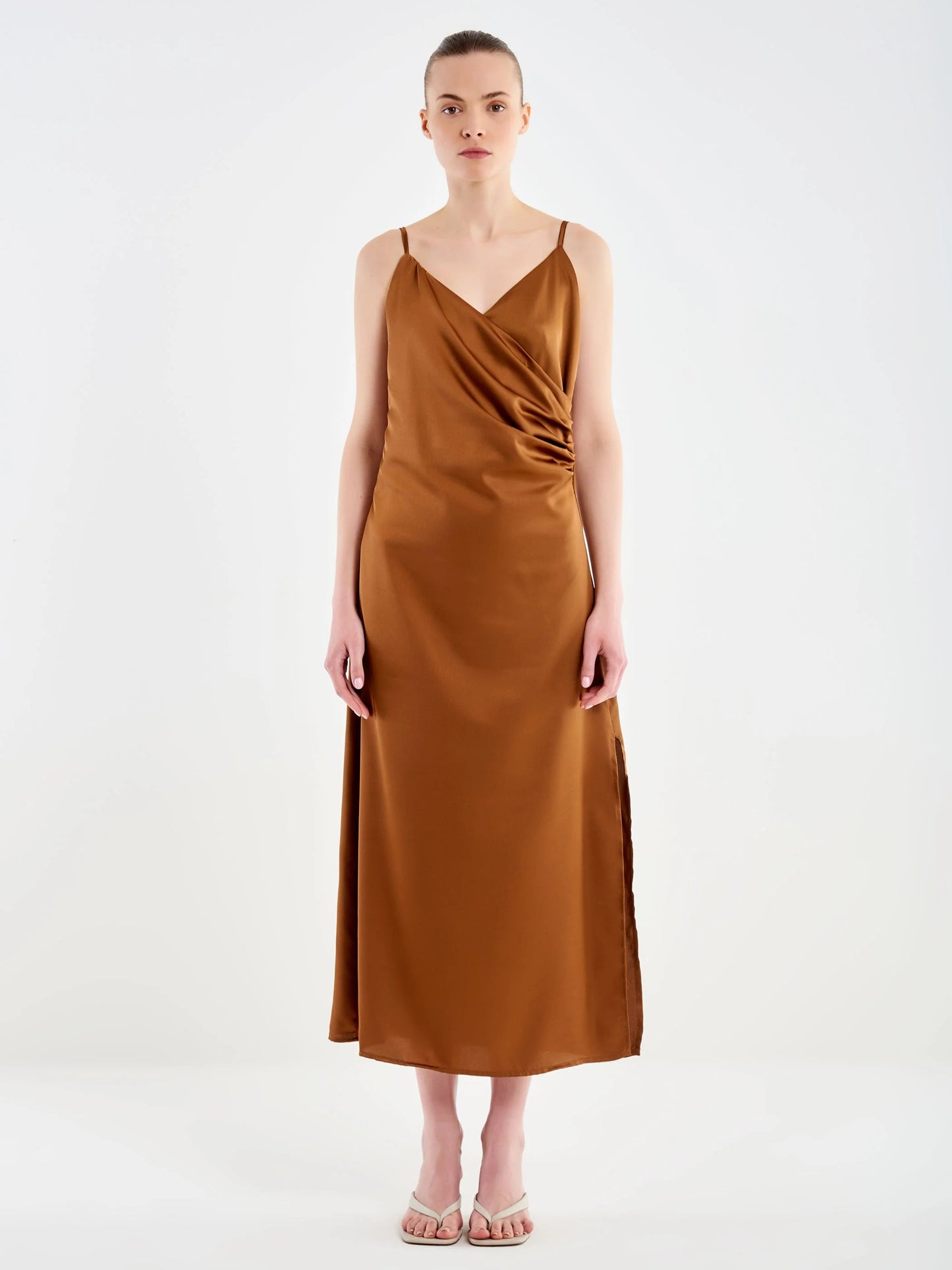 VICOLO ABITO LUNGO DRAPPEGGIO IN SATIN TAB2046 01 Vicolo 