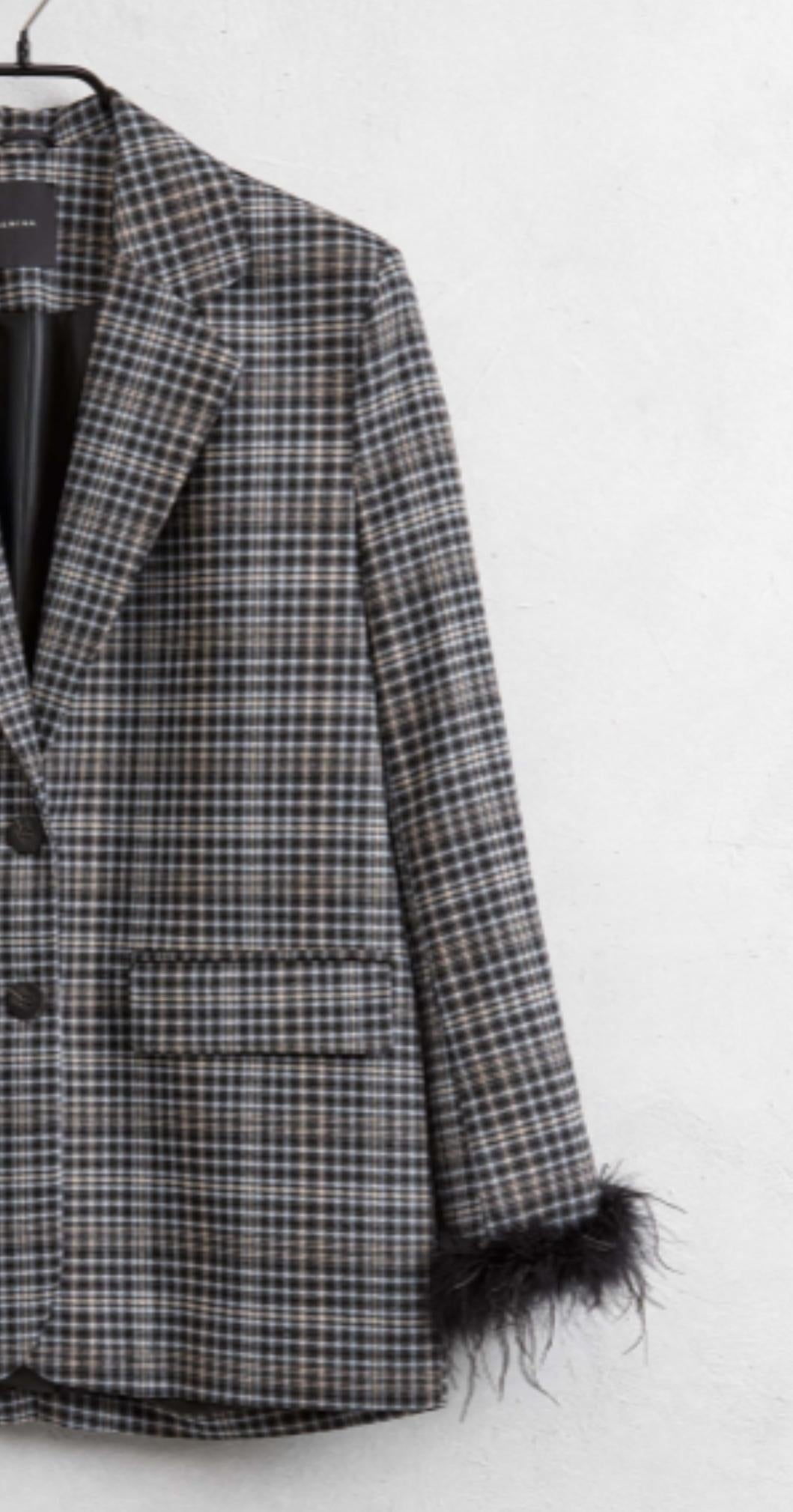 LUMINA GIACCA MONOPETTO FANTASIA  CON PIUME AL BORDO MANICA LD3721 01 LUMINA 