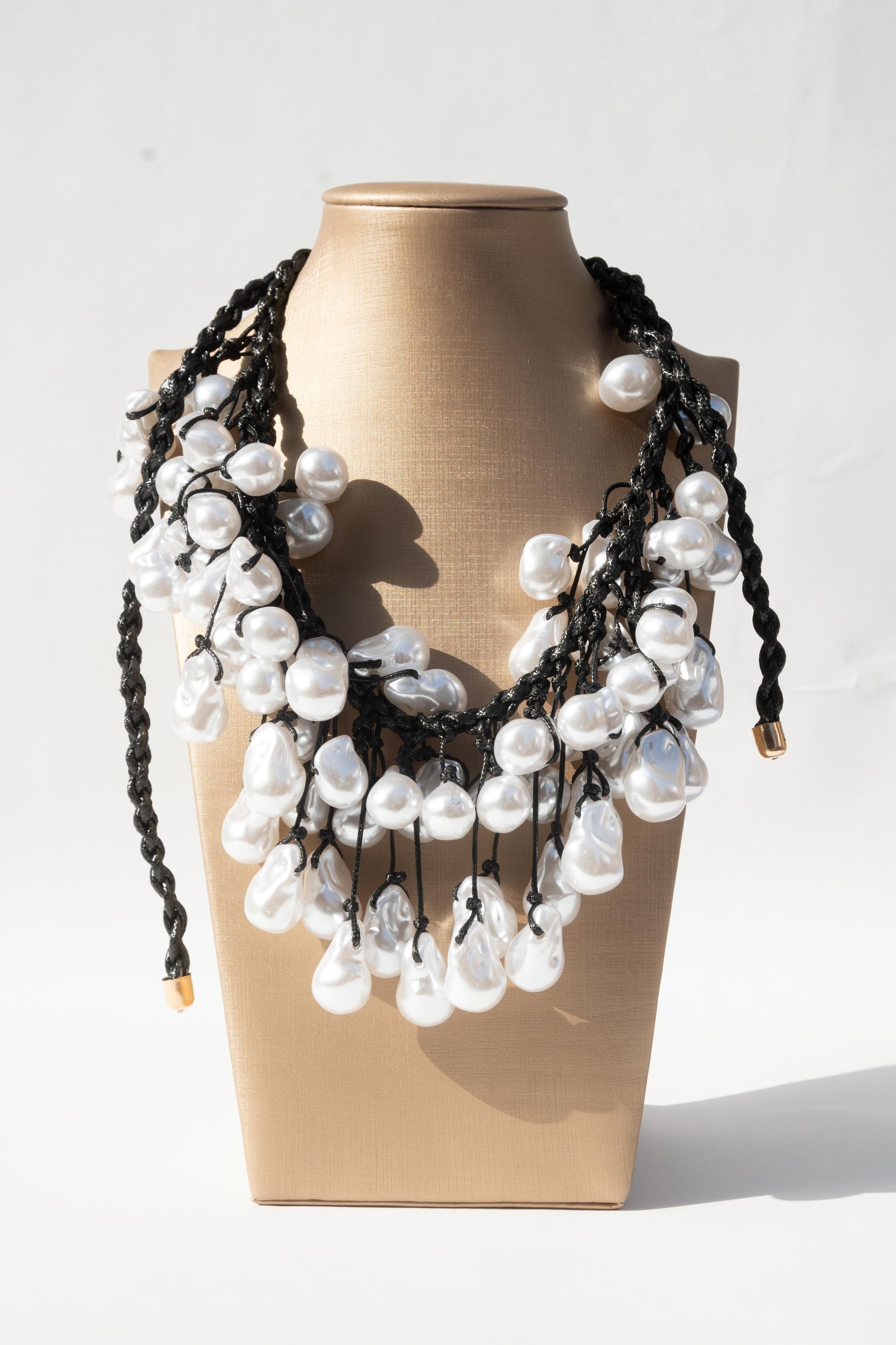 Chili Detaìls Collana treccia con perle irregolari COLLANA 01/25 01 Chili 