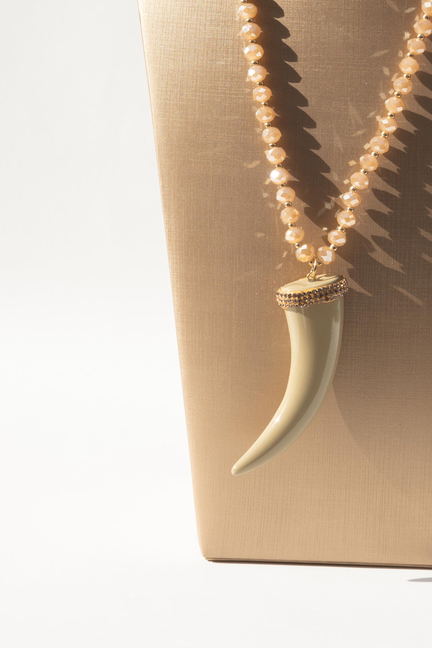 Chili dataìls Collana lunga con corno NK897901291153 02 Chili 